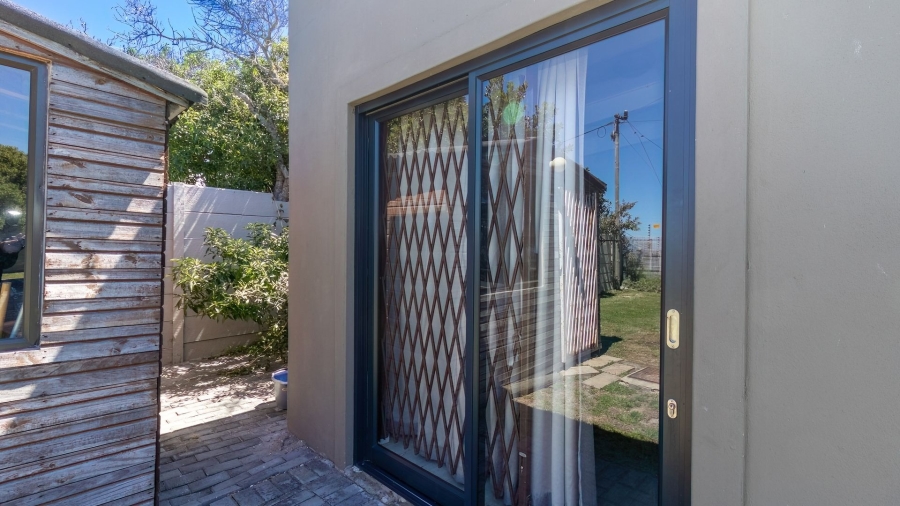 4 Bedroom Property for Sale in Sandbaai Western Cape